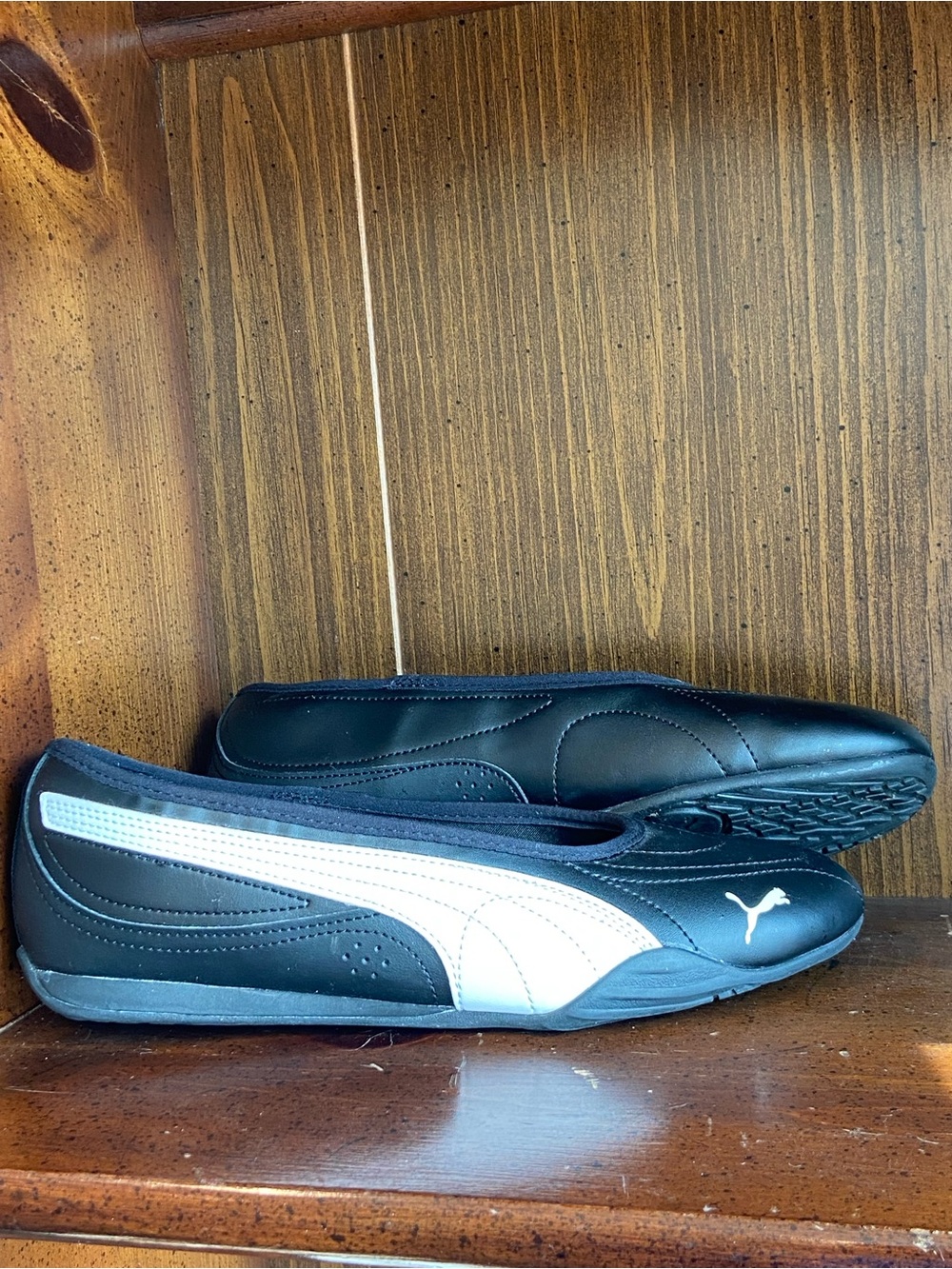 Womens Puma Flat Slip-ons Shoes Like New leather Size 9